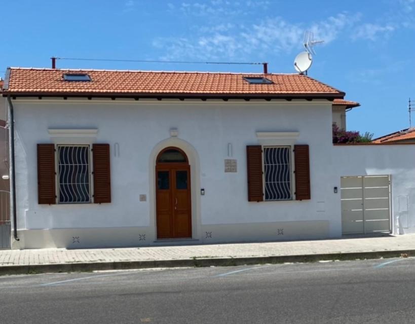 Casa Raffaela Hotel Марина ди Пиза Екстериор снимка